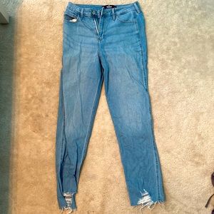 Hollister Ultra High-Rise Mom Jean